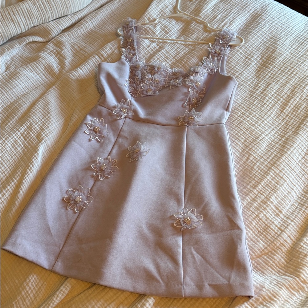 Elliatt Lavender Dress with Floral Details size large